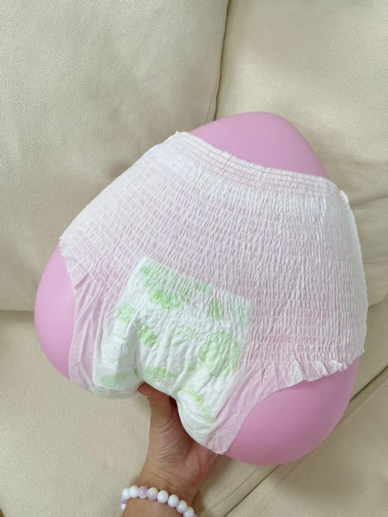 Women Wearing Ladies Panty Diaper Underwear Female Disposable Type Sanitary Napkins Pants Lady with Menstrual Pad Period