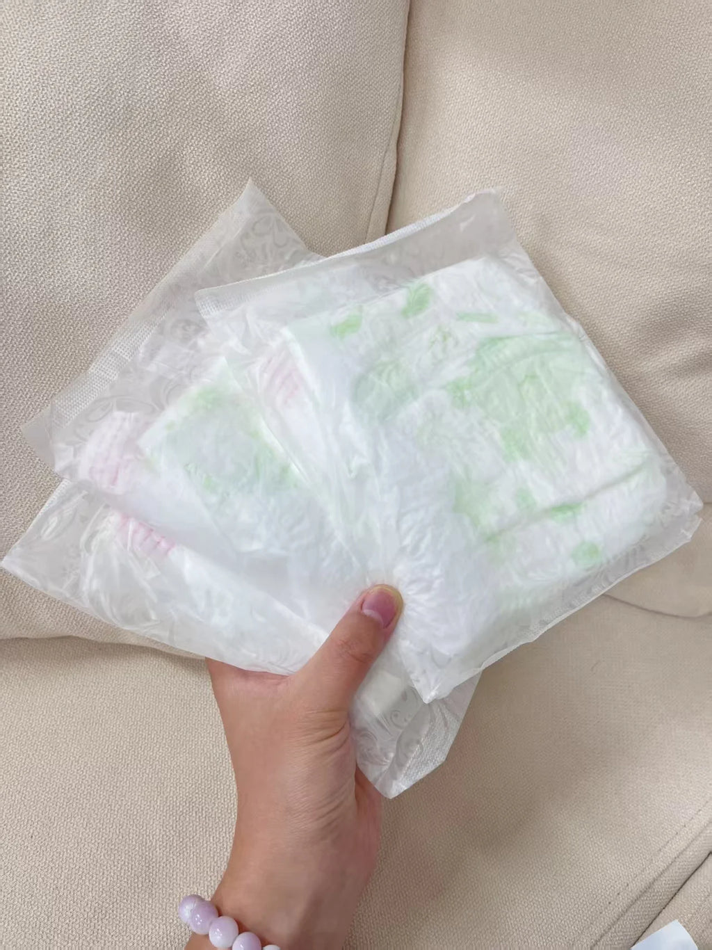 Women Wearing Ladies Panty Diaper Underwear Female Disposable Type Sanitary Napkins Pants Lady with Menstrual Pad Period