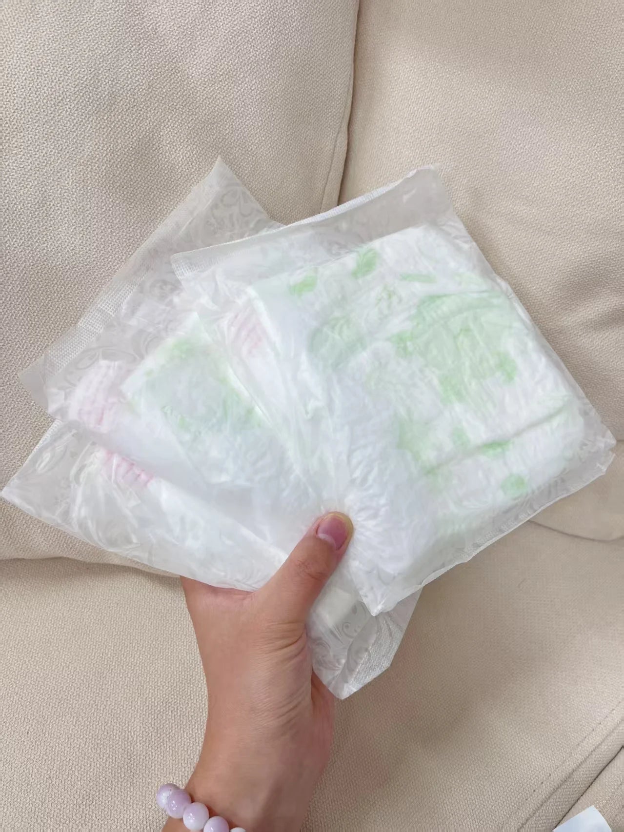 Women Wearing Ladies Panty Diaper Underwear Female Disposable Type Sanitary Napkins Pants Lady with Menstrual Pad Period
